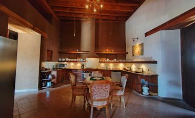 Casa  Amueblada en el centro de Patzcuaro Michoacan, a 1 cuadra Plaza Principal