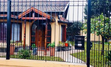 Casa - Monte Grande - En excelente ubicación  - Venta