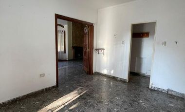 Casa - Monte Grande - En excelente ubicación  - Venta