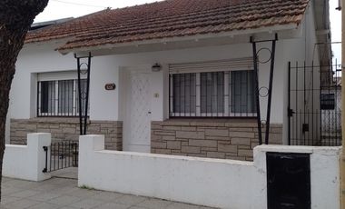 **CHALET 3 AMBIENTES EN VENTA EN BARRIO LOURDES**