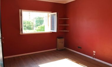 Chalet cuatro ambientes. A. del Valle 2400. Mar del Plata. Venta.