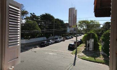 Chalet cuatro ambientes. A. del Valle 2400. Mar del Plata. Venta.