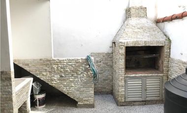 Chalet cuatro ambientes. A. del Valle 2400. Mar del Plata. Venta.