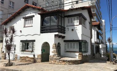Chalet cuatro ambientes. A. del Valle 2400. Mar del Plata. Venta.