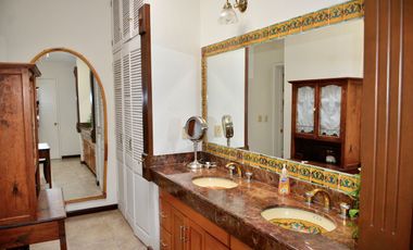 Muy bonita casa en exclusivo condominio en Sumiya