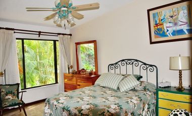 Muy bonita casa en exclusivo condominio en Sumiya