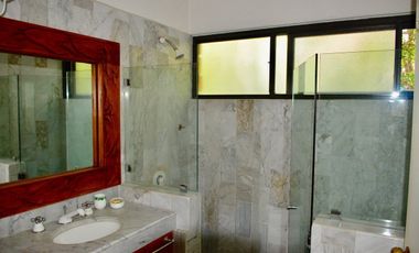 Muy bonita casa en exclusivo condominio en Sumiya