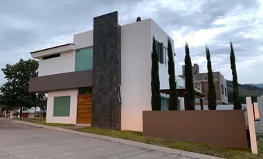 Casa En Venta En Senderos De Monte Verde.