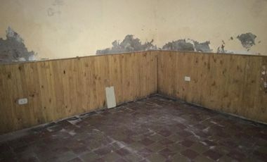 SE VENDE LOTE DE 10 X 50 CON GALPÓN Y CASA A RECICLAR