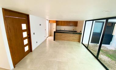 HERMOSA CASA EN RENTA EN METEPEC, SALIDA RAPIDA A CDMX, ZONA PILARES.