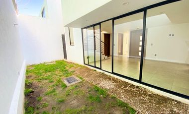 HERMOSA CASA EN RENTA EN METEPEC, SALIDA RAPIDA A CDMX, ZONA PILARES.
