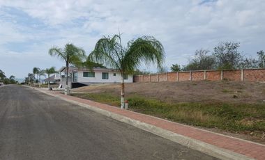 Vendo Hermoso Terreno de 305 m² en Playa Escondida / Manabi