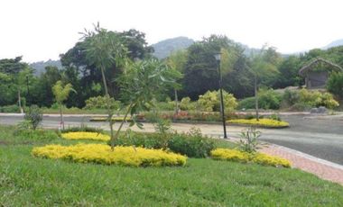 Vendo Hermoso Terreno de 305 m² en Playa Escondida / Manabi