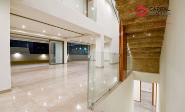 Casa en Venta en Zapopan Ayamonte de Lujo con Alberca y Jardín