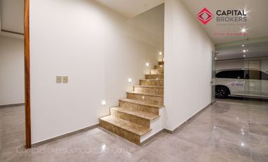 Casa en Venta en Zapopan Ayamonte de Lujo con Alberca y Jardín