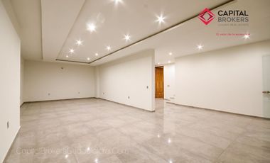 Casa en Venta en Zapopan Ayamonte de Lujo con Alberca y Jardín