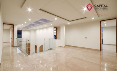 Casa en Venta en Zapopan Ayamonte de Lujo con Alberca y Jardín