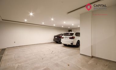 Casa en Venta en Zapopan Ayamonte de Lujo con Alberca y Jardín