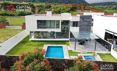 Casa en Venta en Zapopan Ayamonte de Lujo con Alberca y Jardín