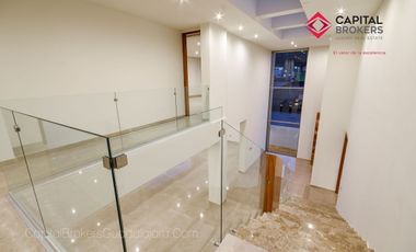 Casa en Venta en Zapopan Ayamonte de Lujo con Alberca y Jardín