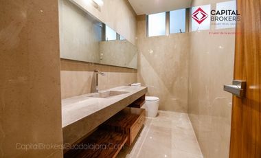 Casa en Venta en Zapopan Ayamonte de Lujo con Alberca y Jardín
