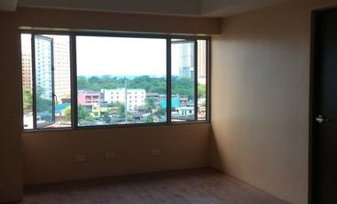 1 Bedroom Condo Unit with Parking Close Proximity to Mall of Asia