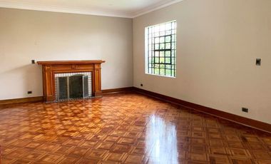 AMPLIA CASA EN VENTA EN ESQUINA  EN SAN ISIDRO CON BUEN JARDIN