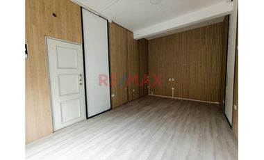 Alquilo Local Comercial En Primer Piso Puerta A La Calle