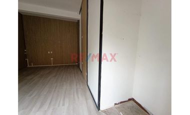 Alquilo Local Comercial En Primer Piso Puerta A La Calle