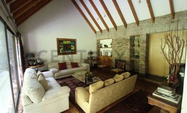 SE VENDE CASA 6 DORMITORIOS EN LO BARNECHEA