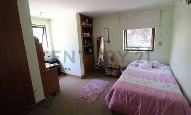 SE VENDE CASA 6 DORMITORIOS EN LO BARNECHEA