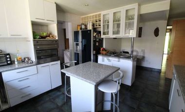 SE VENDE CASA 6 DORMITORIOS EN LO BARNECHEA