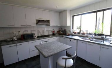 SE VENDE CASA 6 DORMITORIOS EN LO BARNECHEA