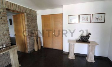 SE VENDE CASA 6 DORMITORIOS EN LO BARNECHEA