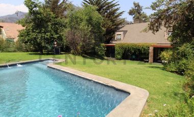 SE VENDE CASA 6 DORMITORIOS EN LO BARNECHEA