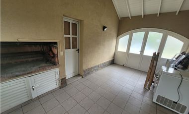 Casa en Venta- Zona Norte - 4 ambientes + Dep. Servicio