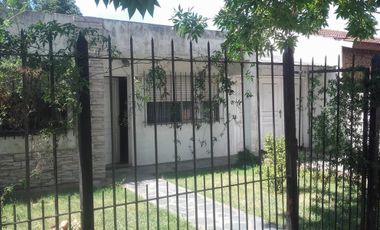 VENTA CASA 4 AMBIENTES MERLO NORTE