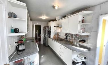 Hermosa casa en venta de 6 dorm. en Peñalolén