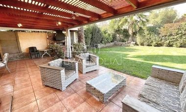 Hermosa casa en venta de 6 dorm. en Peñalolén