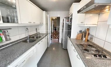 Hermosa casa en venta de 6 dorm. en Peñalolén