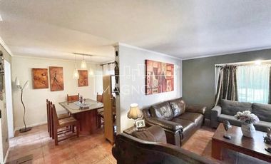 Hermosa casa en venta de 6 dorm. en Peñalolén