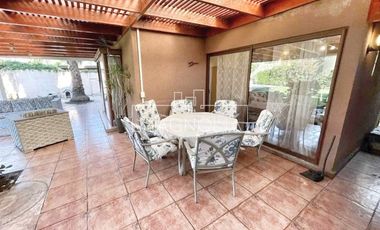 Hermosa casa en venta de 6 dorm. en Peñalolén