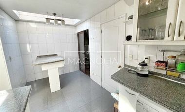 Hermosa casa en venta de 6 dorm. en Peñalolén