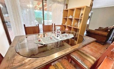 Hermosa casa en venta de 6 dorm. en Peñalolén
