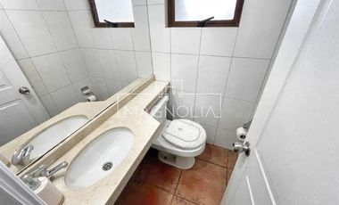 Hermosa casa en venta de 6 dorm. en Peñalolén