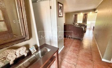 Hermosa casa en venta de 6 dorm. en Peñalolén