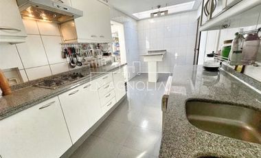 Hermosa casa en venta de 6 dorm. en Peñalolén