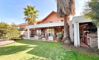 Hermosa casa en venta de 6 dorm. en Peñalolén