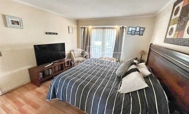 Hermosa casa en venta de 6 dorm. en Peñalolén