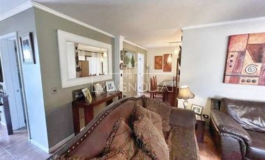 Hermosa casa en venta de 6 dorm. en Peñalolén